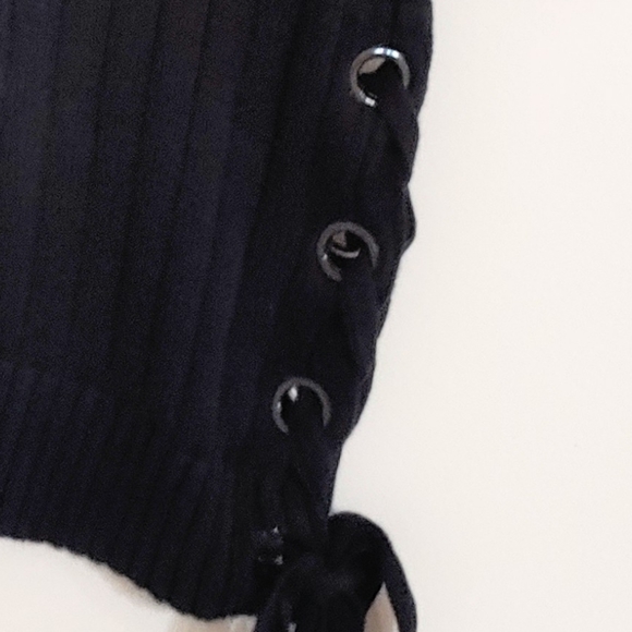 Black short sleeve sweater - Picture 2 of 2